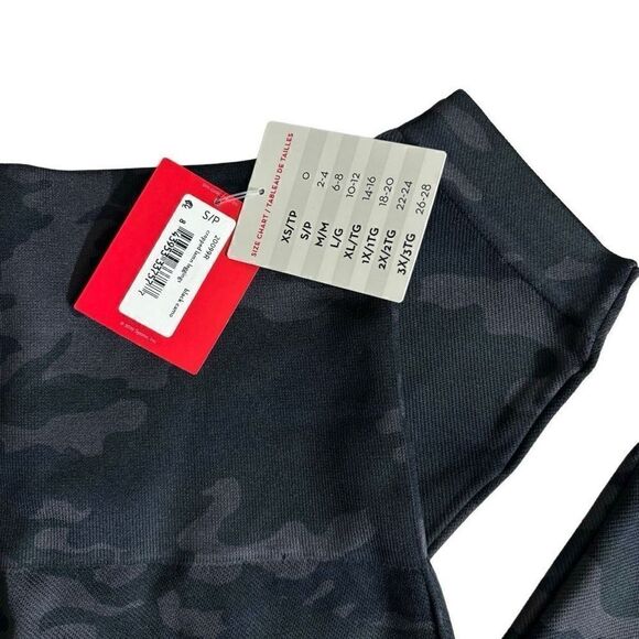 Spanx Look at Me Now Seamless Leggings Cropped
Black Camo size small new - Picture 8 of 15